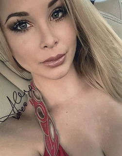 Alexandra Kyle autograph