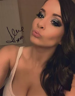 Alexandra Kyle autograph