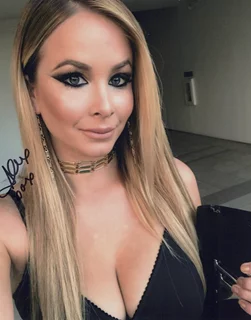 Alexandra Kyle autograph