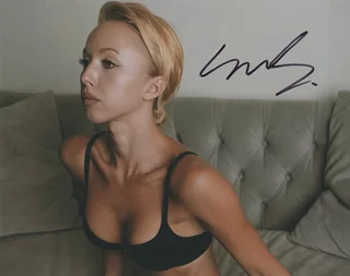 Sarah Marie autograph