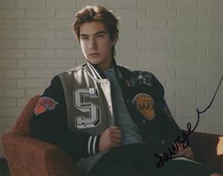 Sawyer Sharbino autograph