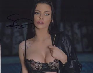 Sasha Skye autograph