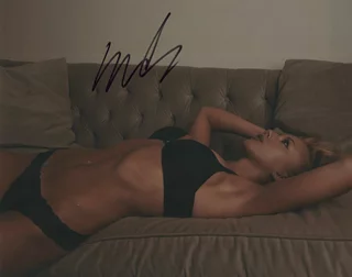 Sarah Marie autograph