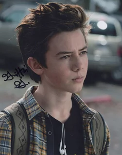 Griffin Gluck autograph