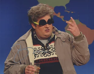 Bobby Moynihan autograph