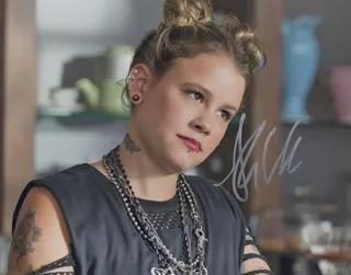 Sosie Bacon autograph