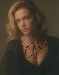 Elektra Kilbey autograph
