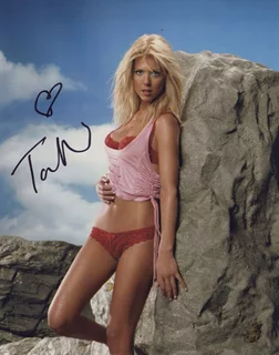 Tara Reid autograph