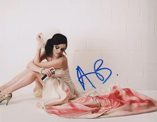 Aisling Bea autograph