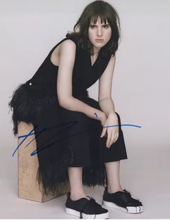 Hari Nef autograph