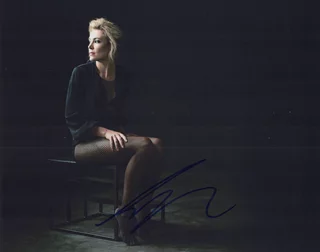 Mirrah Foulkes autograph