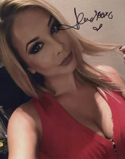 Alexandra Kyle autograph