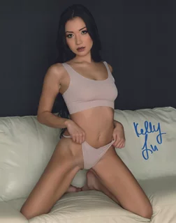 Kelly Lu autograph