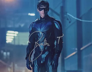 Brenton Thwaites autograph