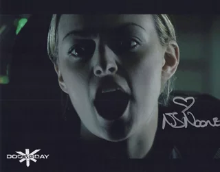 Nora-Jane Noone autograph