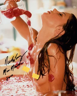 Nicole Marie Lenz autograph