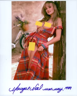 Monique Noel autograph