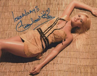 Gena Lee Nolin autograph