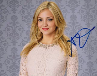 Abby Elliott autograph