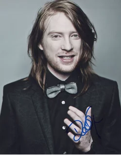 Domhnall Gleeson autograph