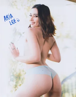 Aria Lee autograph