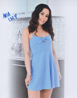 Aria Lee autograph