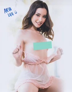 Aria Lee autograph
