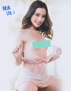 Aria Lee autograph