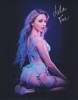 Lola Fae autograph