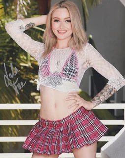 Lola Fae autograph