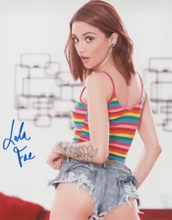 Lola Fae autograph