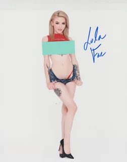 Lola Fae autograph