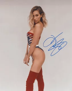 Jeni Summers autograph