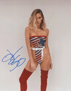 Jeni Summers autograph