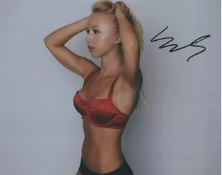 Sarah Marie autograph