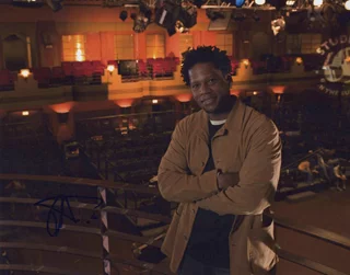 D.L. Hughley autograph