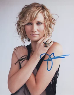 Jennifer Nettles autograph