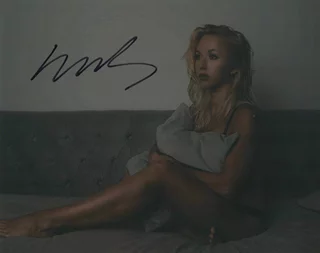 Sarah Marie autograph