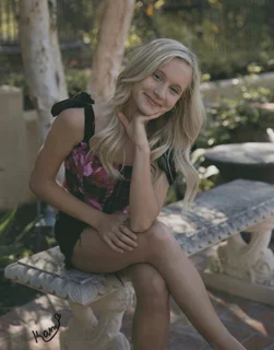 Kami Couch autograph