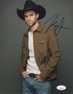 Keegan Allen autograph