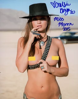 Chelsie Aryn autograph