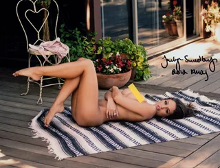 Jaclyn Swedberg autograph