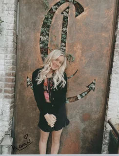 Kami Couch autograph