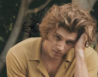 Lukas Gage autograph