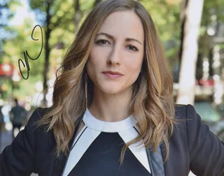 Carolina Ravassa autograph