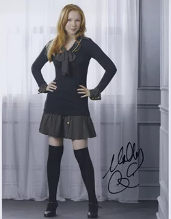 Molly Quinn autograph