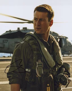 Glen Powell autograph