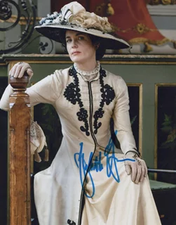 Elizabeth McGovern autograph