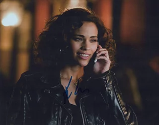 Paula Patton autograph