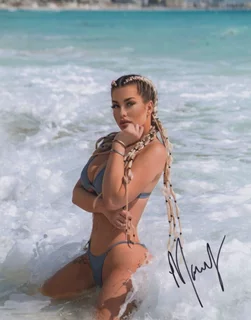 Mandy Evonne autograph